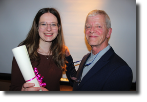Dipl&ocirc;me de ceinture noire 2e dan remis &agrave; Laura Girouard