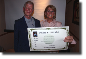 Dipl&ocirc;me de ceinture noire 6e dan remis &agrave; Michelle Painchaud