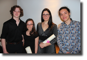 Les nouvelles ceintures noires du 3 d&eacute;cembre 2022: Philip Nadeau, Daphn&eacute; Francis, Marie-&Egrave;ve Bisson et Octave Saint-Hilaire (Absent &agrave; la soir&eacute;e: Olivier Rodrigue)