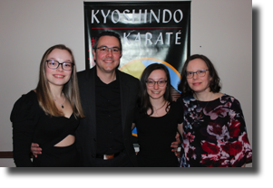 La famille Francis: Coralie, Dave, Daphn&eacute; et Karine